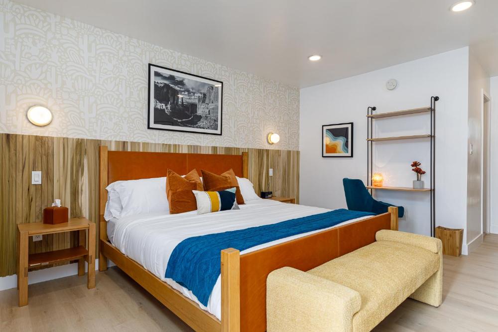 Standard King Room interior